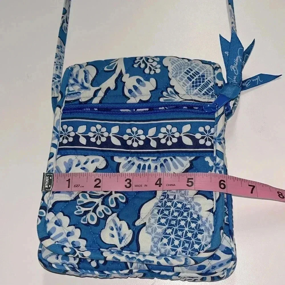 Imperfect Vera Bradley blue white paisley print crossbody‎ purse clean inside